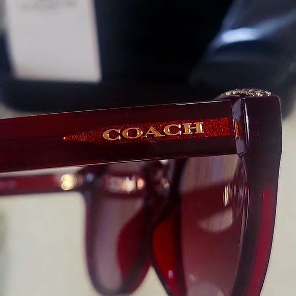 Women's red coach sunglasses in the box with gold chains on the top of the eye - Picture 5 of 10